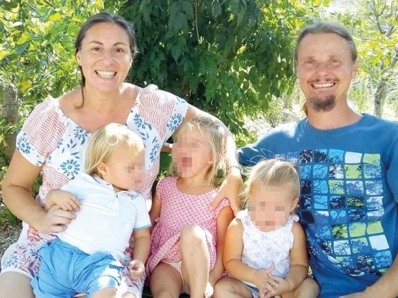 Famiglia nel bosco, la decisione del Tribunale: «Allontanare la madre dalla casa e separare i bambini»